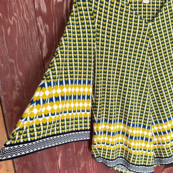 Chico’s blue/gold geometric print V neck bell sleeve flared stretch top. Small - Picture 3 of 6